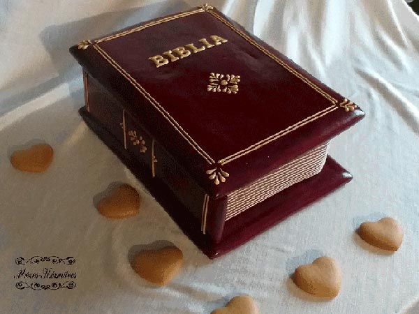 Biblia díszítésű díszdoboz mézeskalácsból